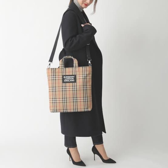 Authentic BURBERRY Artie Vintage Check Tote Bag - Picture 4 of 12
